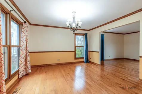 1551 Crowfoot Circle N Hoffman Estates IL 60169