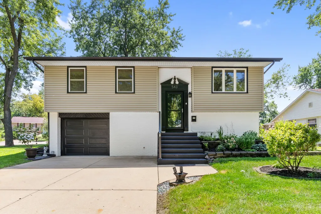 543 Ridge Circle Streamwood IL 60107