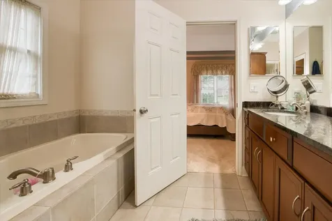 298 Quinlan Avenue Dekalb IL 60115