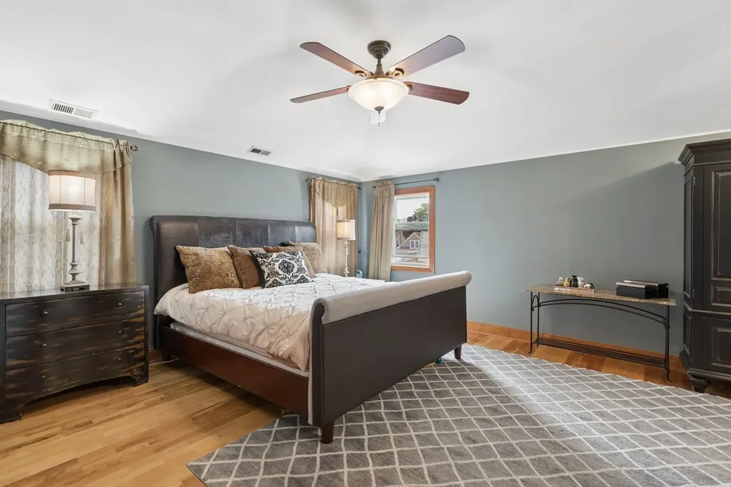 3328 North Plainfield Avenue Chicago IL 60634
