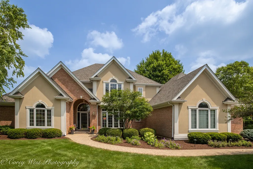 4N843 West Woods Drive St. Charles IL 60175