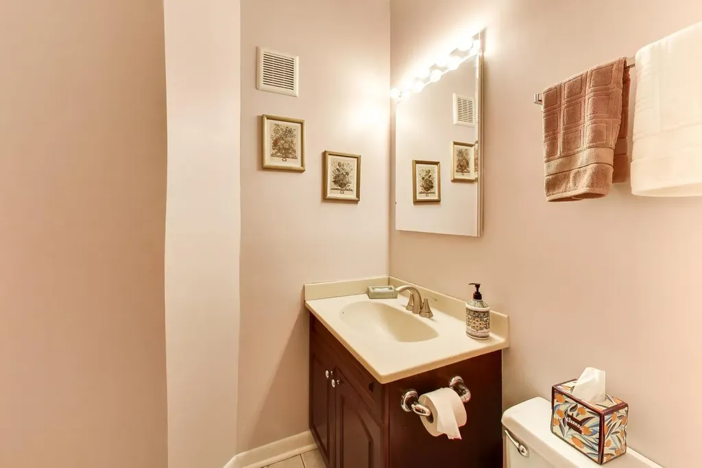 923 West Irving Park Road W Chicago IL 60613
