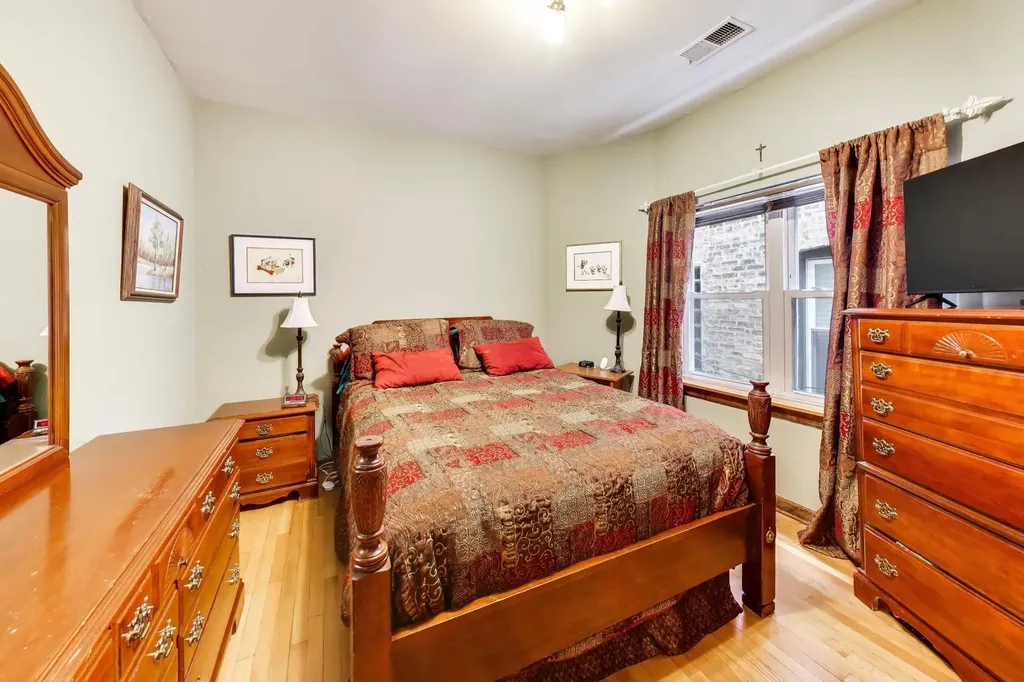 923 West Irving Park Road W Chicago IL 60613