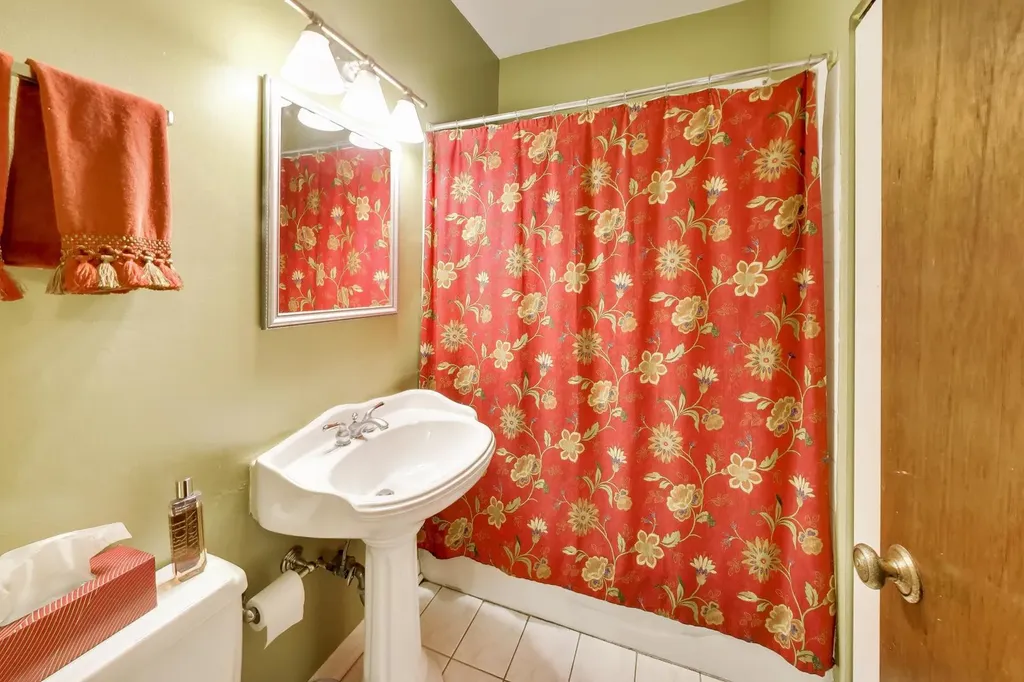 923 West Irving Park Road W Chicago IL 60613