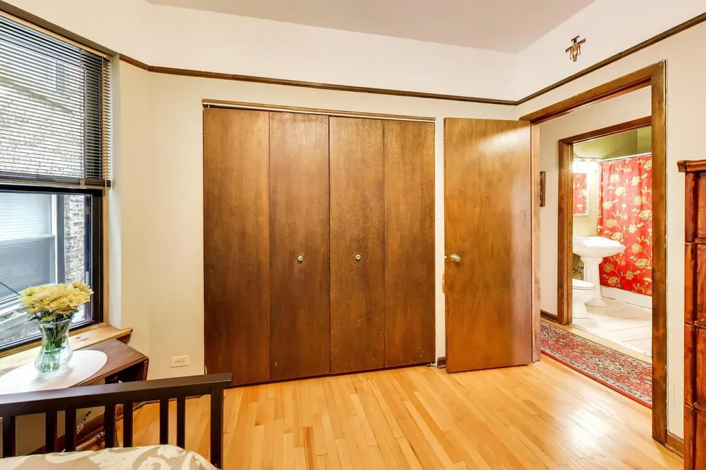 923 West Irving Park Road W Chicago IL 60613