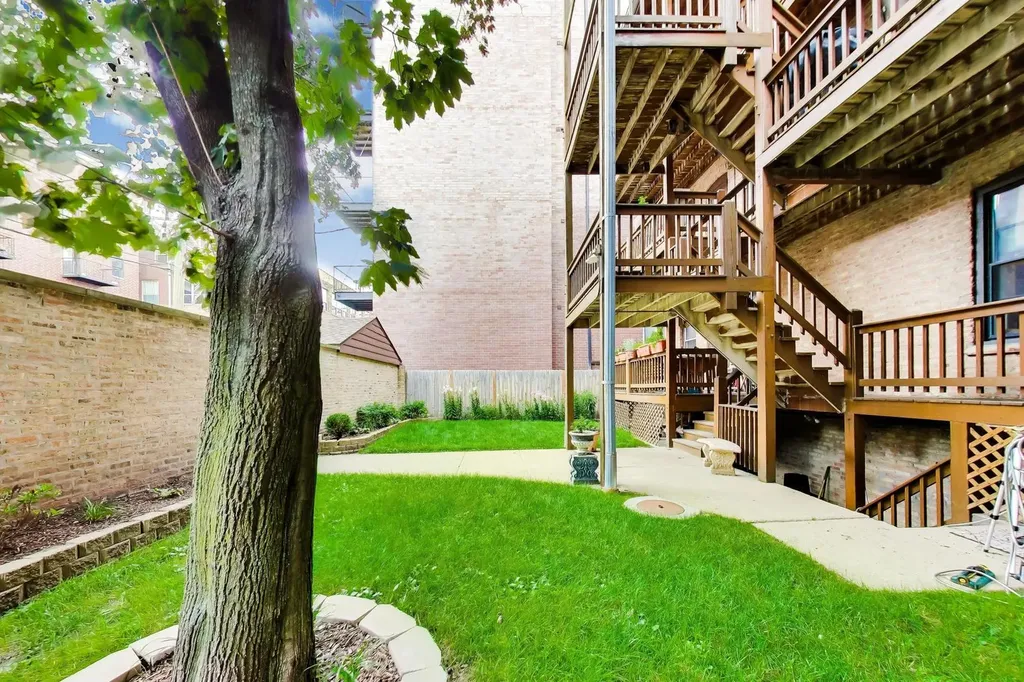 923 West Irving Park Road W Chicago IL 60613