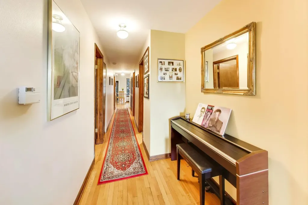 923 West Irving Park Road W Chicago IL 60613