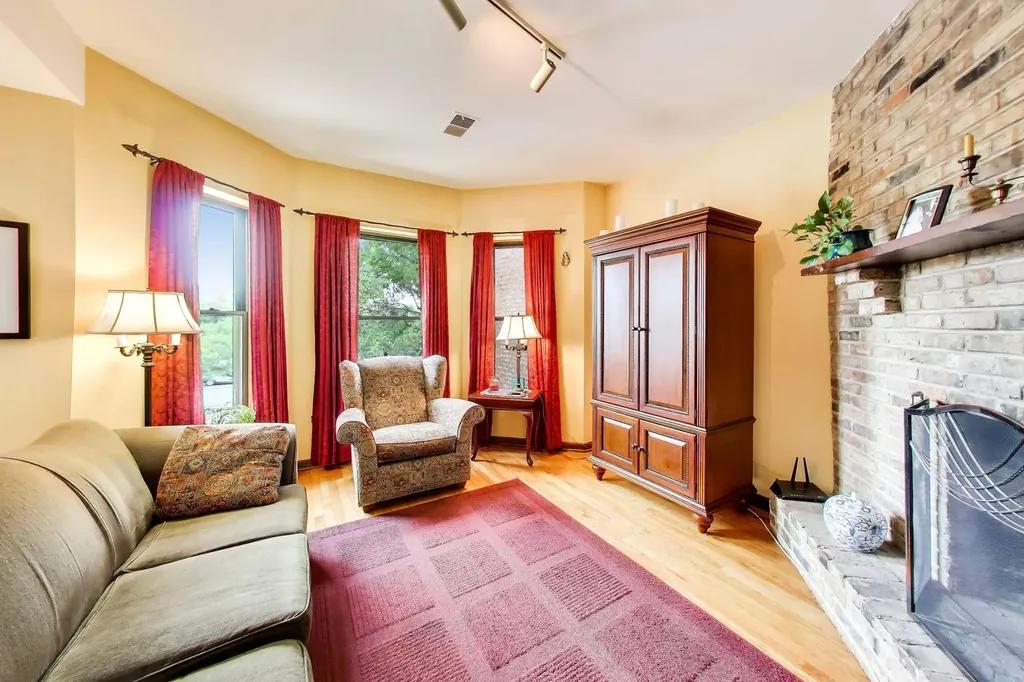 923 West Irving Park Road W Chicago IL 60613