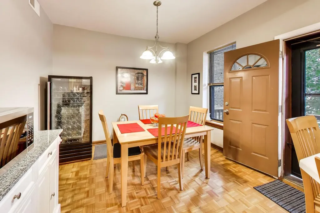 923 West Irving Park Road W Chicago IL 60613