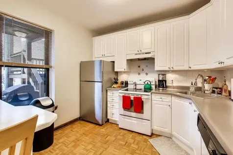 923 West Irving Park Road W Chicago IL 60613