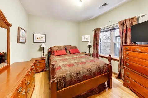 923 West Irving Park Road W Chicago IL 60613