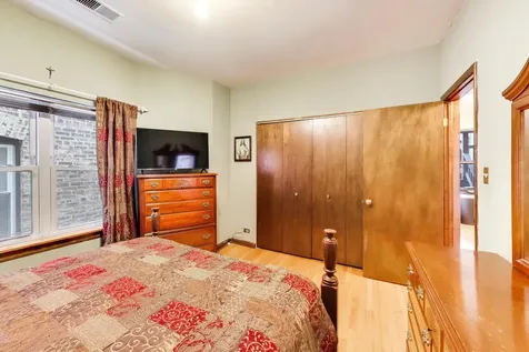 923 West Irving Park Road W Chicago IL 60613