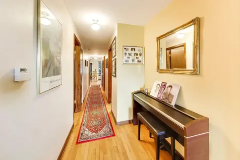 923 West Irving Park Road W Chicago IL 60613