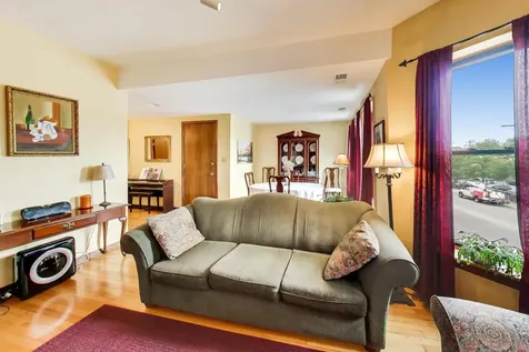 923 West Irving Park Road W Chicago IL 60613