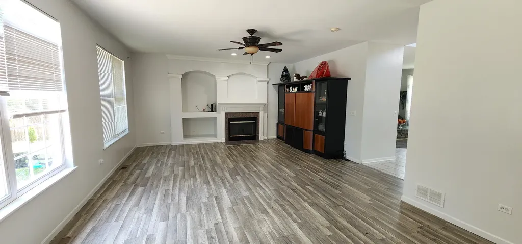 4 Claridge Court Bolingbrook IL 60440