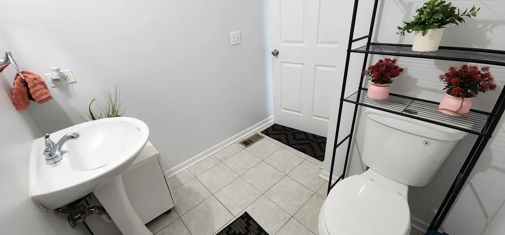 4 Claridge Court Bolingbrook IL 60440