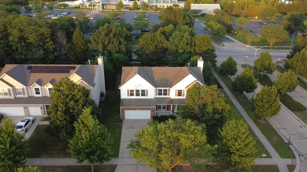 4 Claridge Court Bolingbrook IL 60440