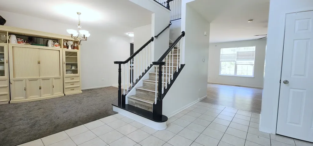 4 Claridge Court Bolingbrook IL 60440