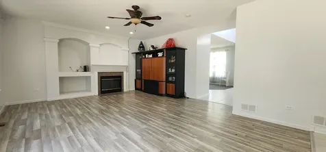 4 Claridge Court Bolingbrook IL 60440