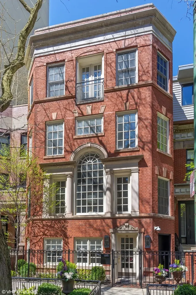 38 East Elm Street Chicago IL 60611