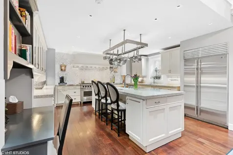38 East Elm Street Chicago IL 60611