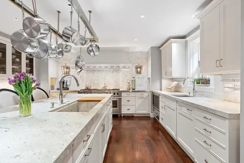 38 East Elm Street Chicago IL 60611