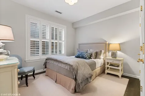 38 East Elm Street Chicago IL 60611