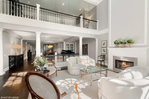 38 East Elm Street Chicago IL 60611