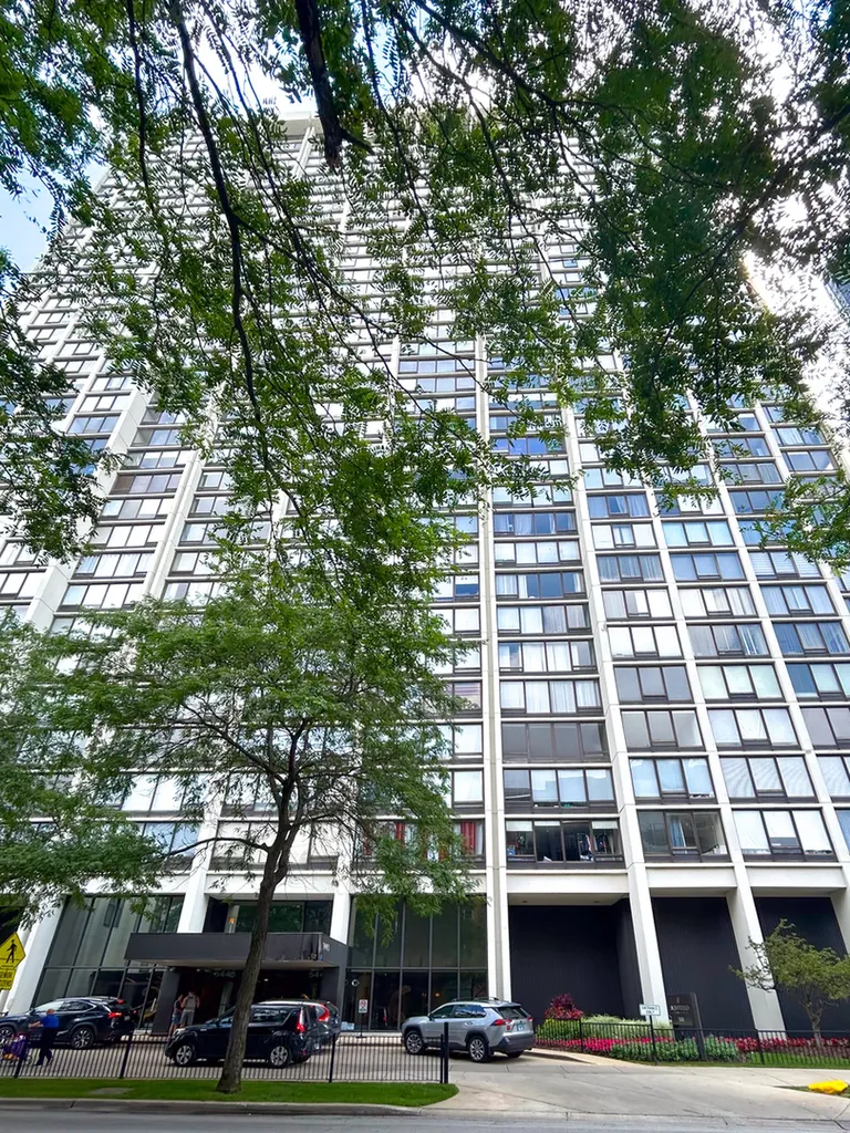 5445 North Sheridan Road Chicago IL 60640