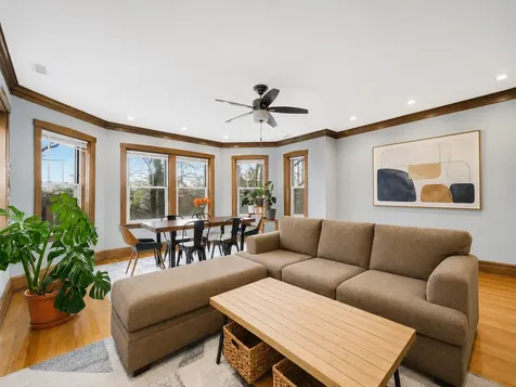 1462 West Warner Avenue Chicago IL 60613