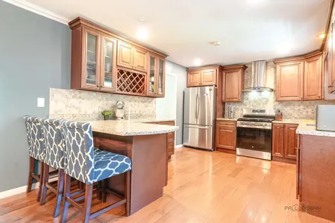 6 South Deerpath Drive Vernon Hills IL 60061