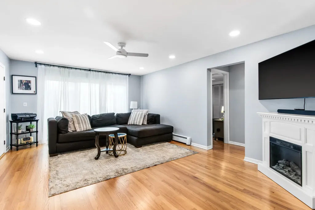 6817 North Olmsted Avenue Chicago IL 60631