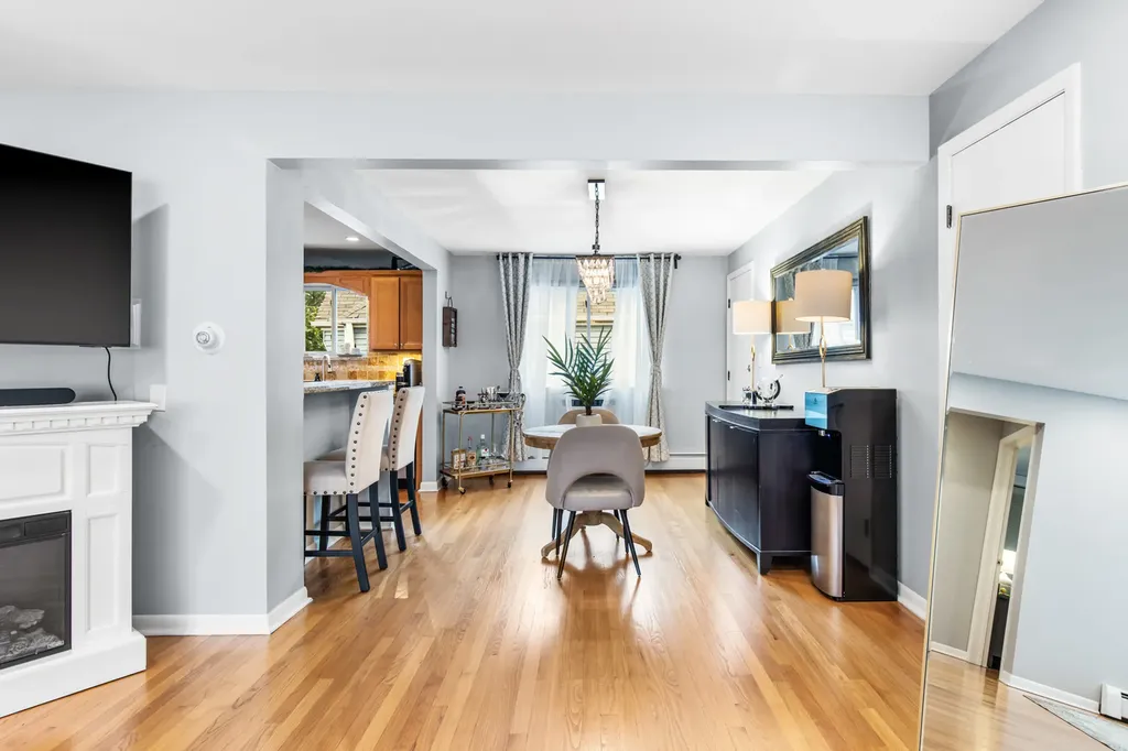 6817 North Olmsted Avenue Chicago IL 60631