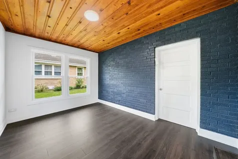 1430 East Emmerson Lane Mount Prospect IL 60056