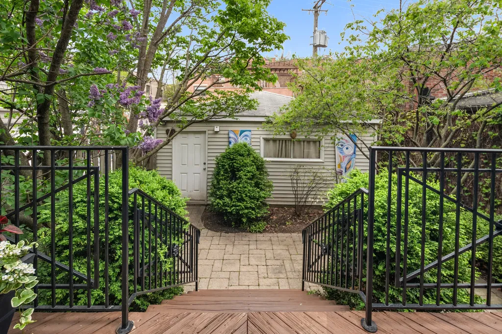 2715 North Bosworth Avenue Chicago IL 60614