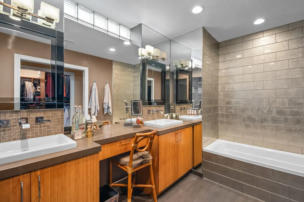 2715 North Bosworth Avenue Chicago IL 60614