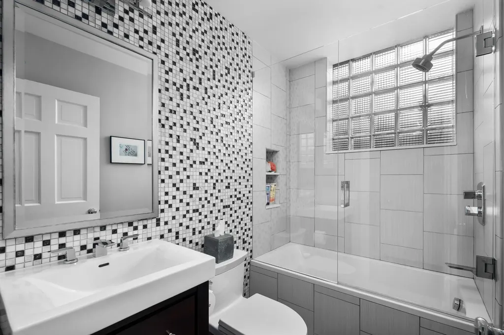 2715 North Bosworth Avenue Chicago IL 60614