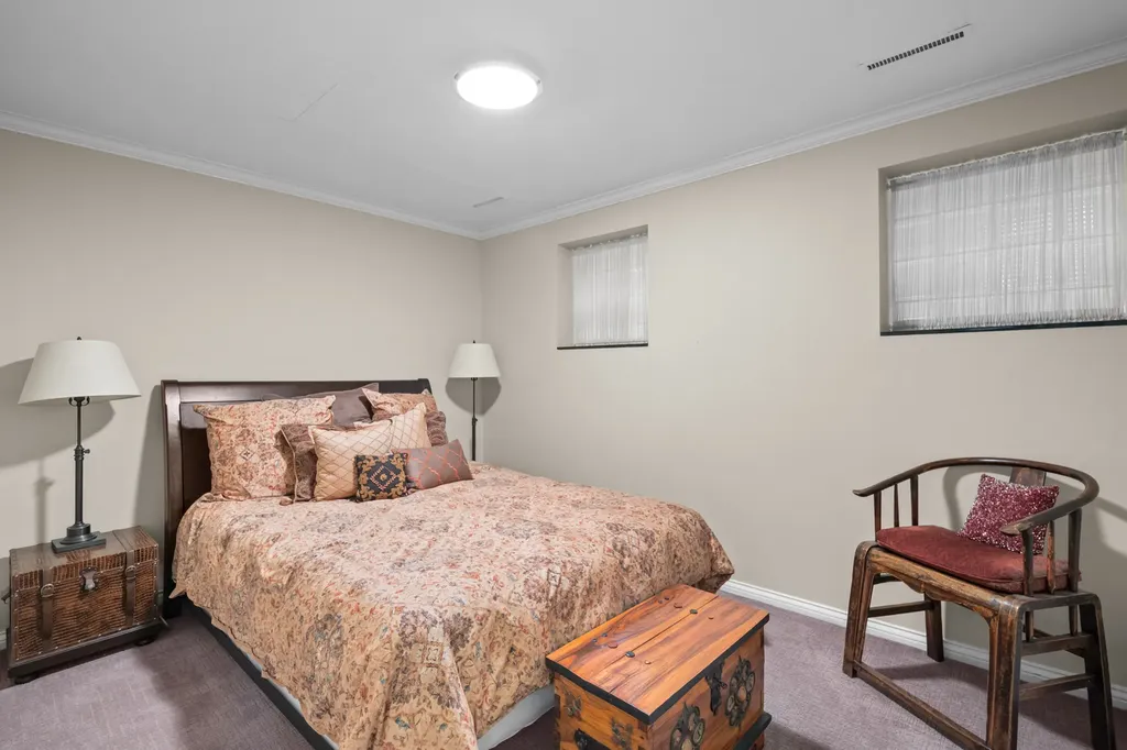 2715 North Bosworth Avenue Chicago IL 60614