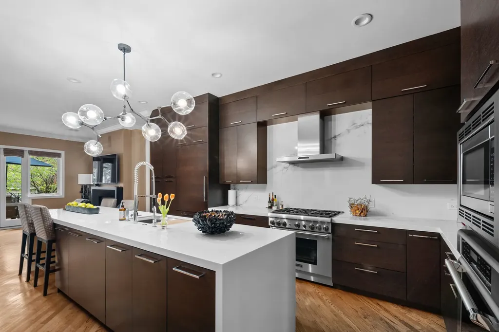 2715 North Bosworth Avenue Chicago IL 60614