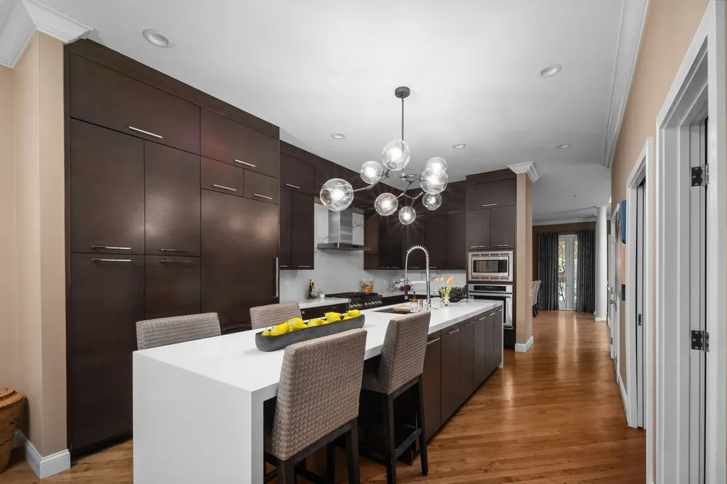 2715 North Bosworth Avenue Chicago IL 60614
