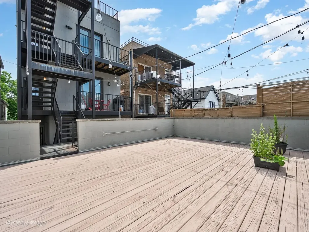 1506 West Superior Street Chicago IL 60642