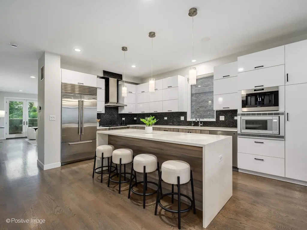 1506 West Superior Street Chicago IL 60642