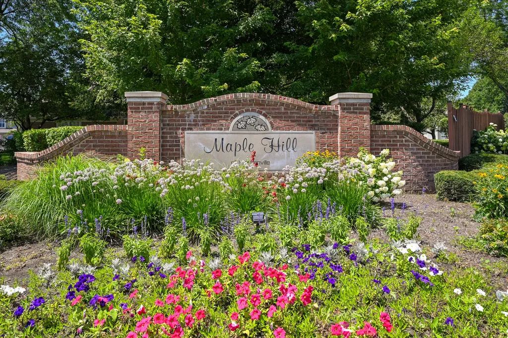30W023 Laurel Court Warrenville IL 60555