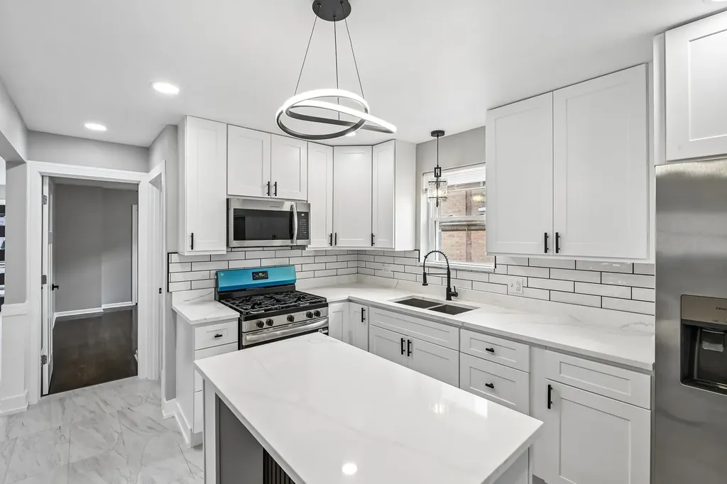 3827 West Hayford Street Chicago IL 60652
