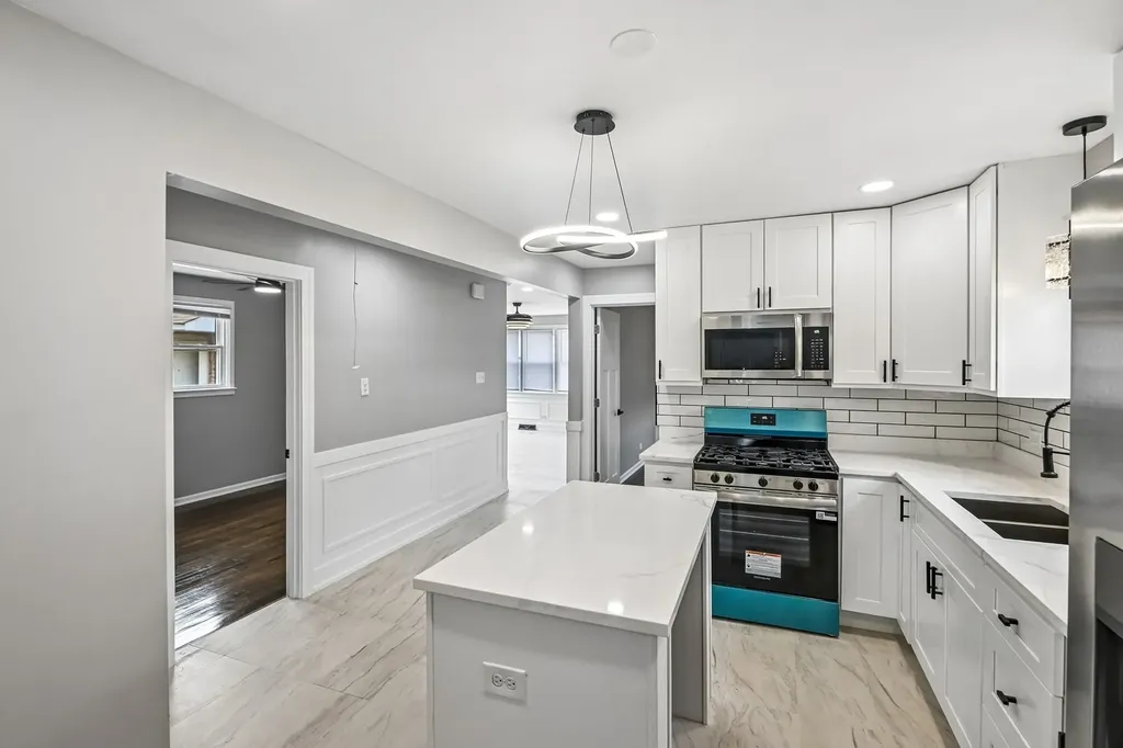 3827 West Hayford Street Chicago IL 60652