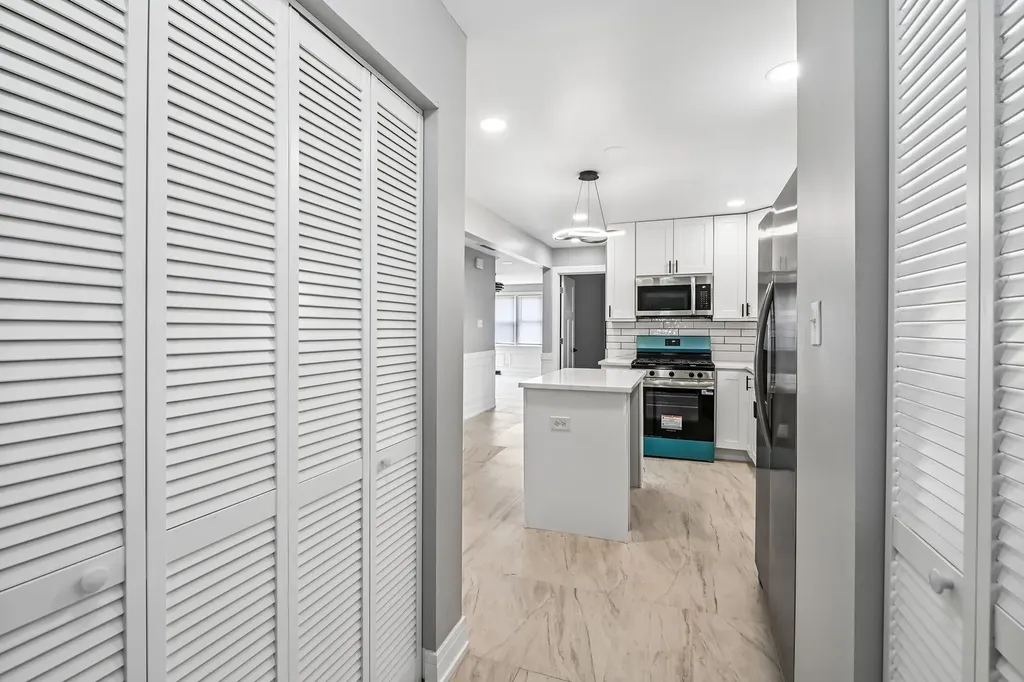 3827 West Hayford Street Chicago IL 60652