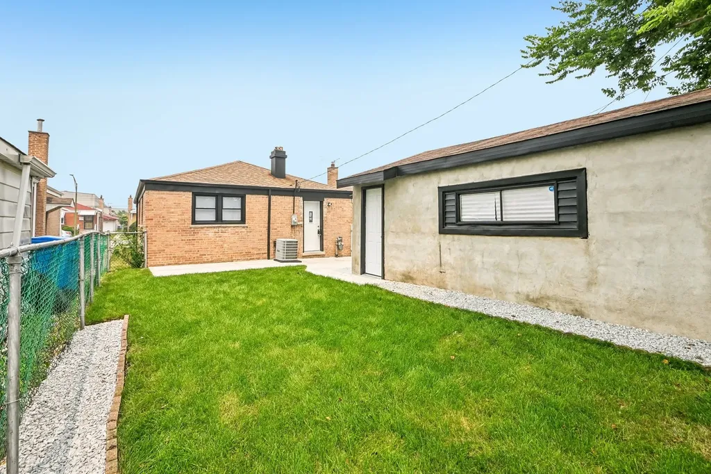 3827 West Hayford Street Chicago IL 60652