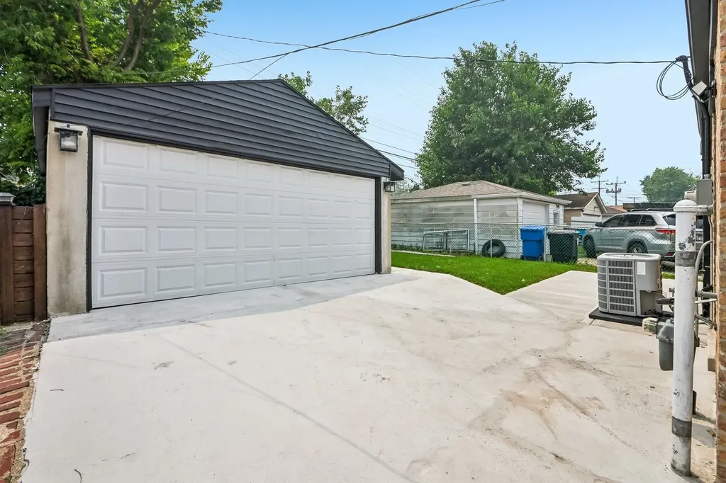 3827 West Hayford Street Chicago IL 60652