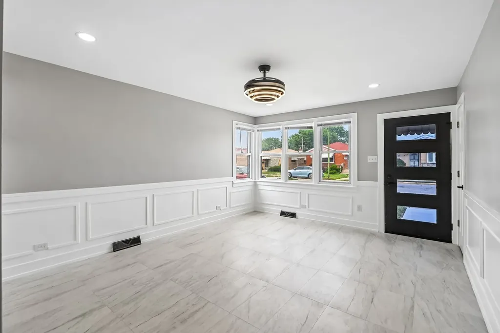 3827 West Hayford Street Chicago IL 60652