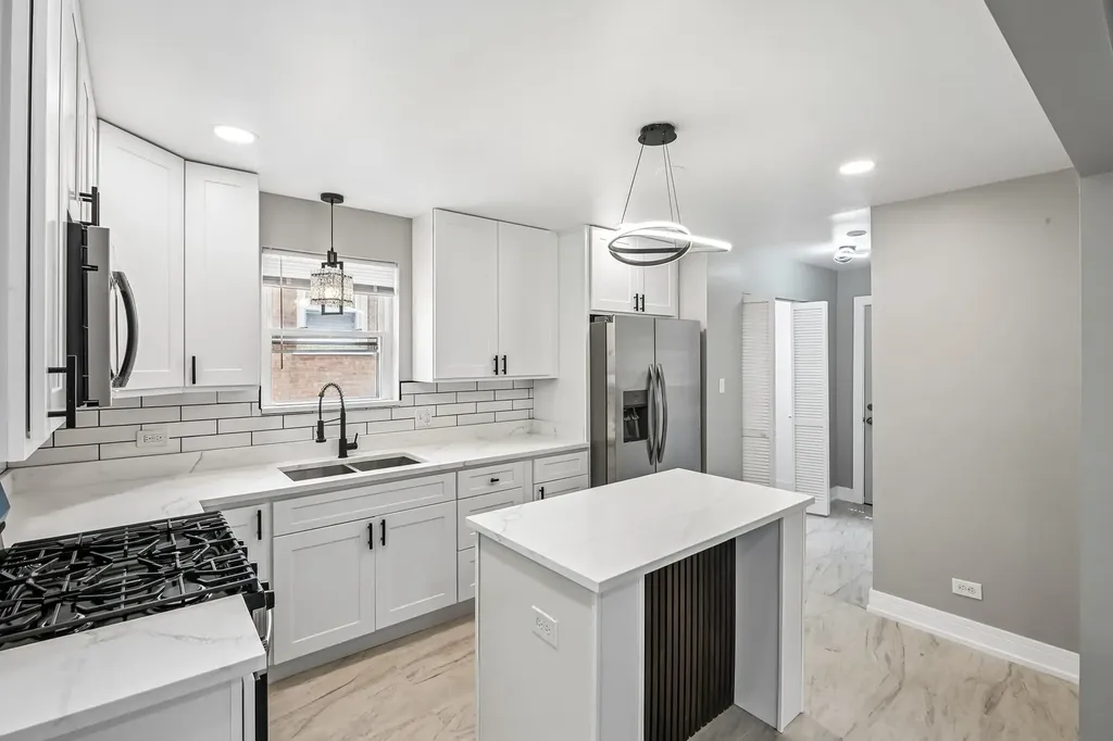 3827 West Hayford Street Chicago IL 60652